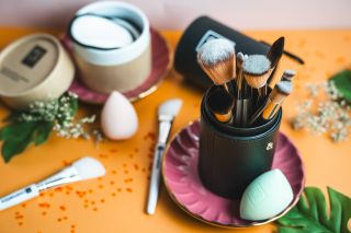 Vaše každodenní líčení i odlíčení bude s našimi doplňky hračka! 💕 Hebké odličovací tampony jemně a šetrně odstraní...